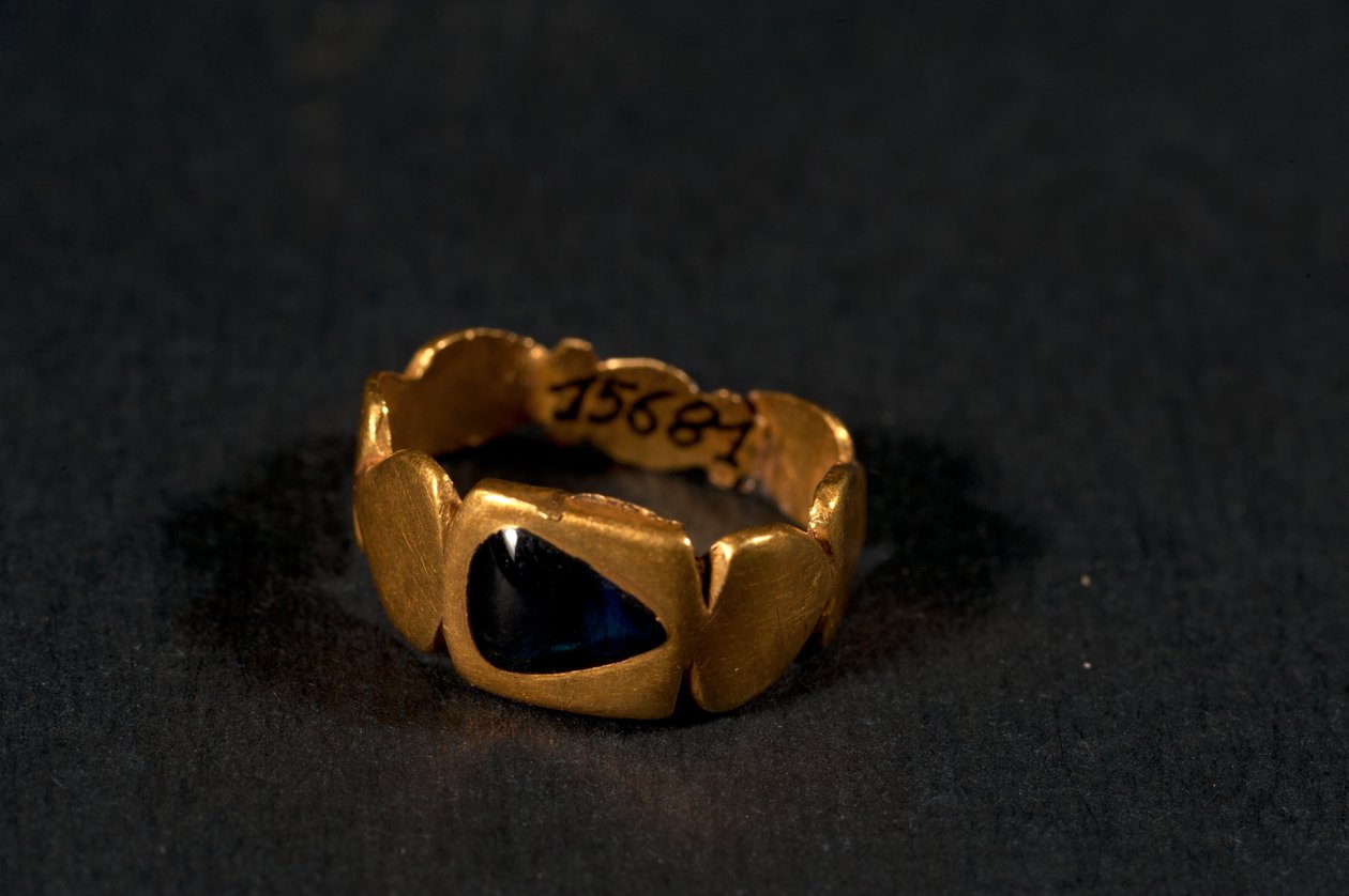 Bague (or et saphir) - Roman