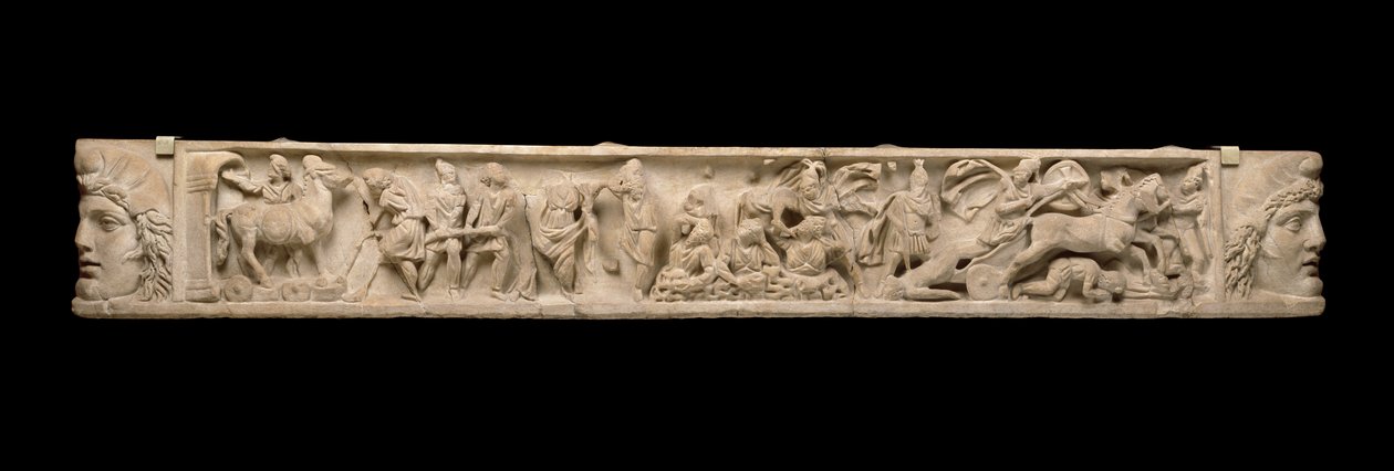 Couvercle de sarcophage avec relief de la guerre de Troie - Sac de Troie, cheval de Troie et Achille et le corps d
