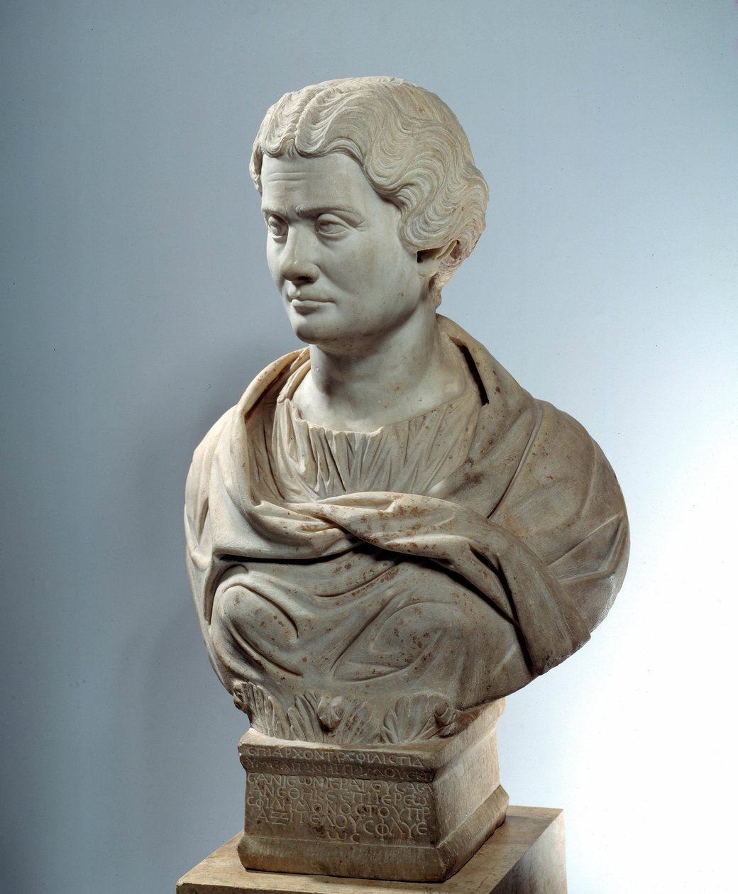 Art de la Rome antique : Buste de Melitine, prêtresse de la mère des dieux au Pirée. Sculpture vers 162. Paris, Musée du Louvre - Roman