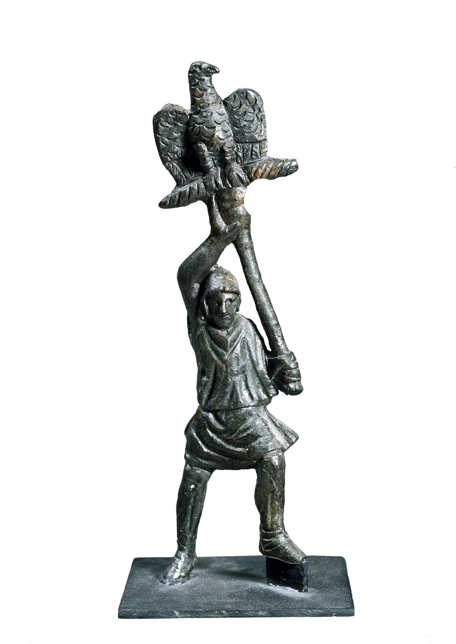 Statuette en bronze représentant un porte-étendard, d
