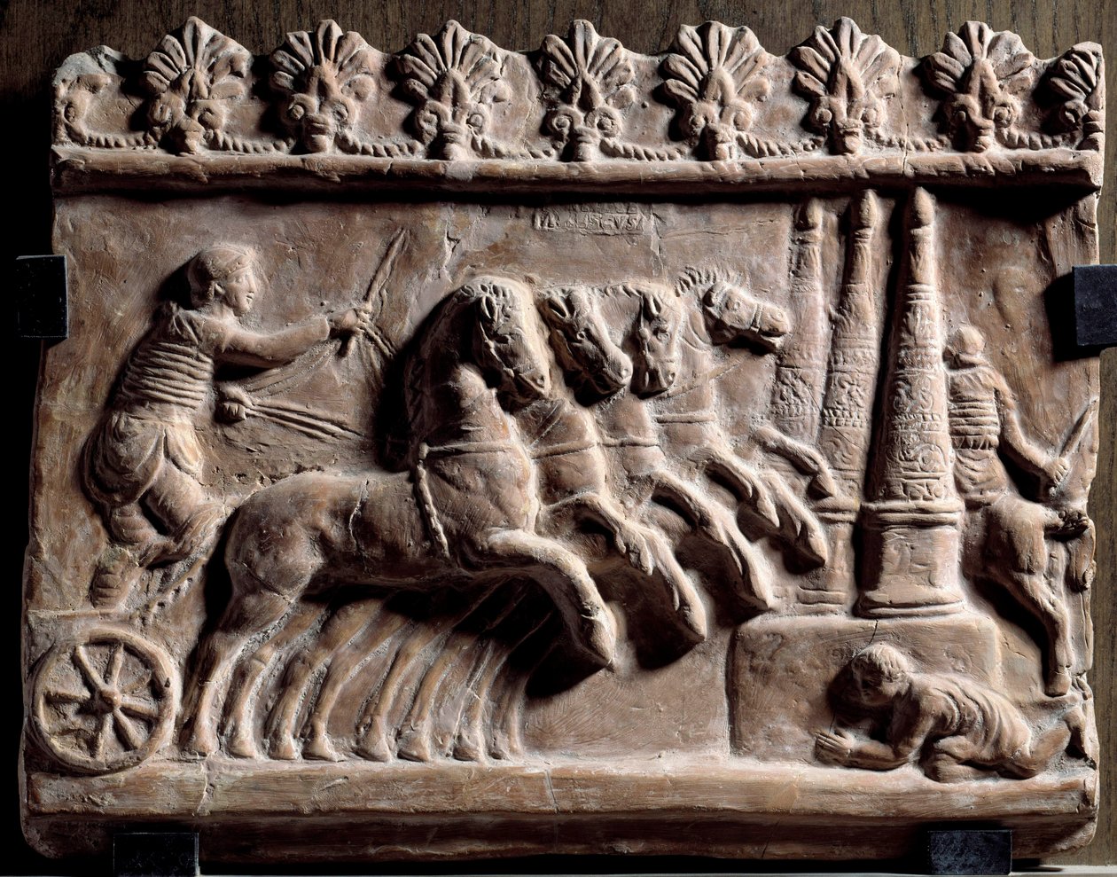 Relief Campana : course de chars (quadrige) et scène de cirque - Roman