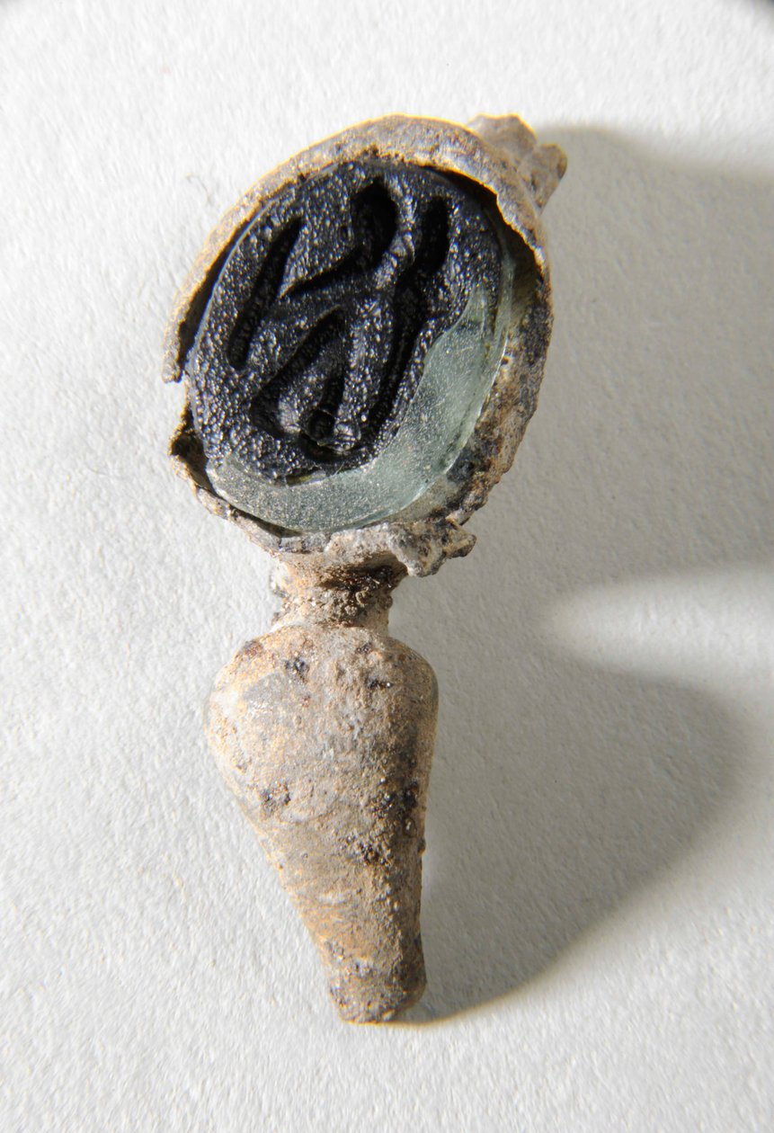 Bague avec intaille (argent et verre) - Roman