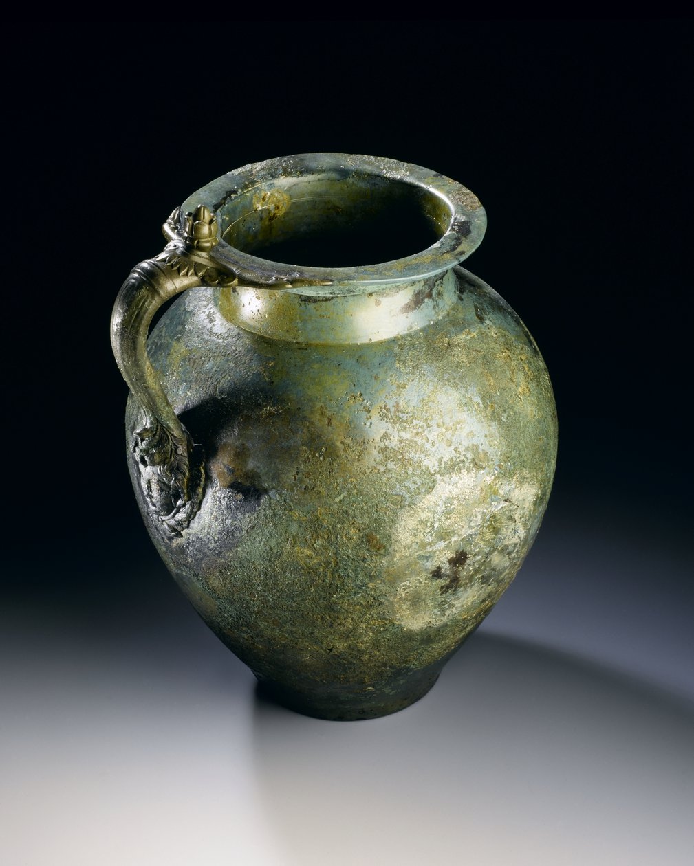 Grande cruche à vin avec poignée décorée, du site romain de Newstead, Melrose, fin du 1er siècle après J.-C. - Roman