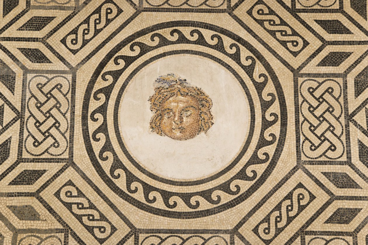 Mosaïque de Méduse, dans la salle des Mosaïques de l