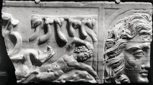Relief représentant Jonas et la baleine, de la catacombe de Sainte-Priscille, Rome - Roman