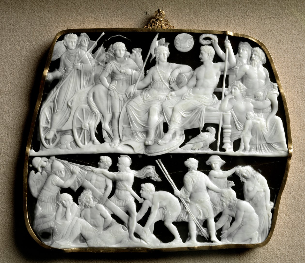 Art romain : camée en onyx réalisé par le sculpteur Dioscuride. En haut, l