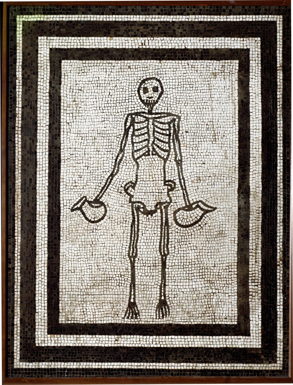 Art romain : squelette portant un askos. Mosaïque provenant de la région du Vésuve. 4e style. 1er siècle av. J.-C. Dim. 91x70 cm Museo Archeologico Nazionale, Naples - Roman