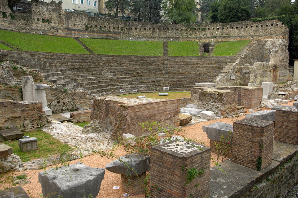 Art romain : vue du théâtre romain (1er av. J.-C.), Trieste, Italie - Roman