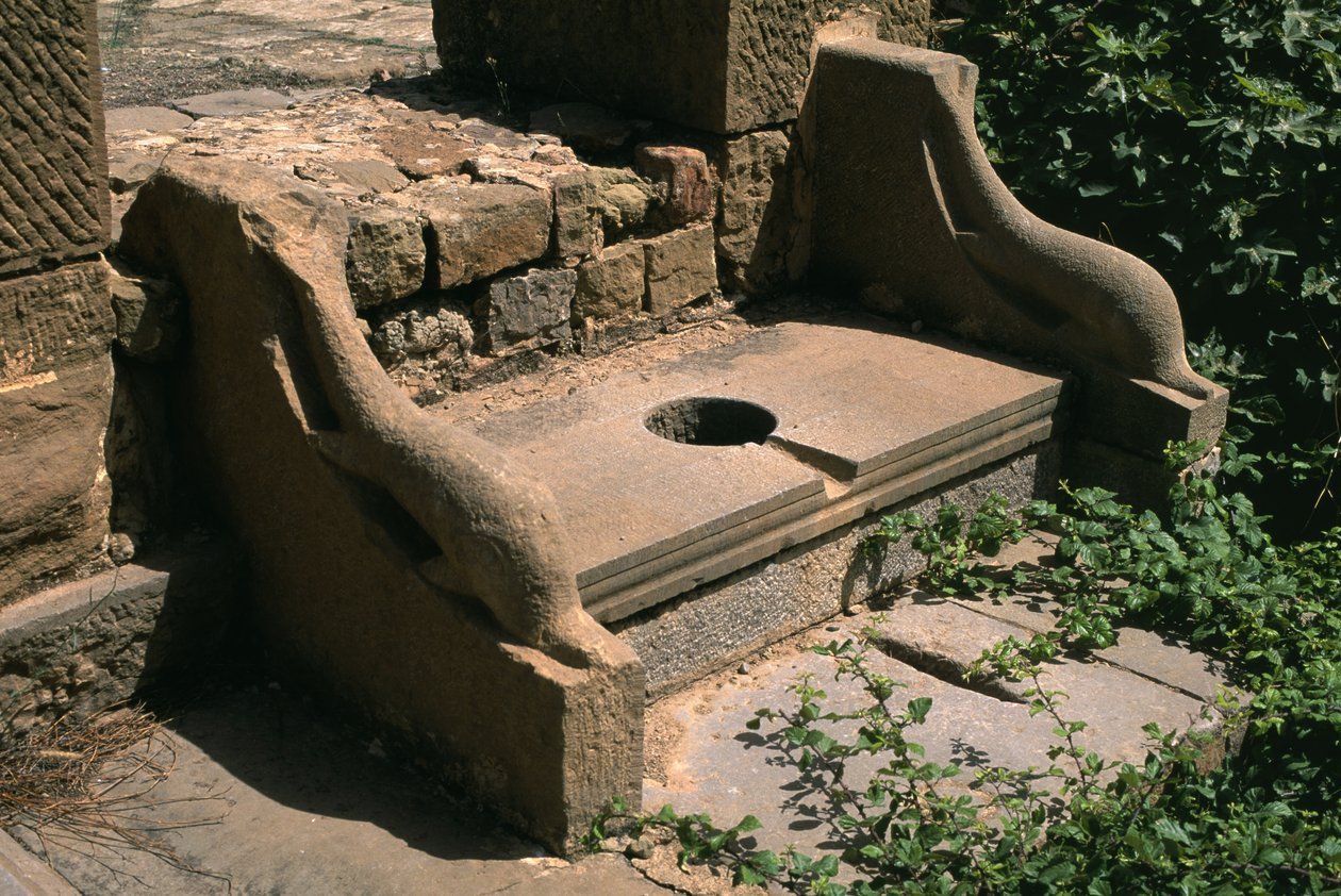 Toilettes publiques du forum de Dolphin armest; Période impériale haute (27 av. J.-C.-395 apr. J.-C.) - Roman Imperial Period