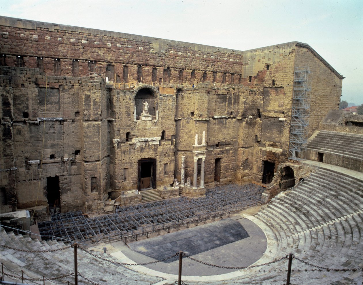 Art romain : vue du théâtre romain de la ville d
