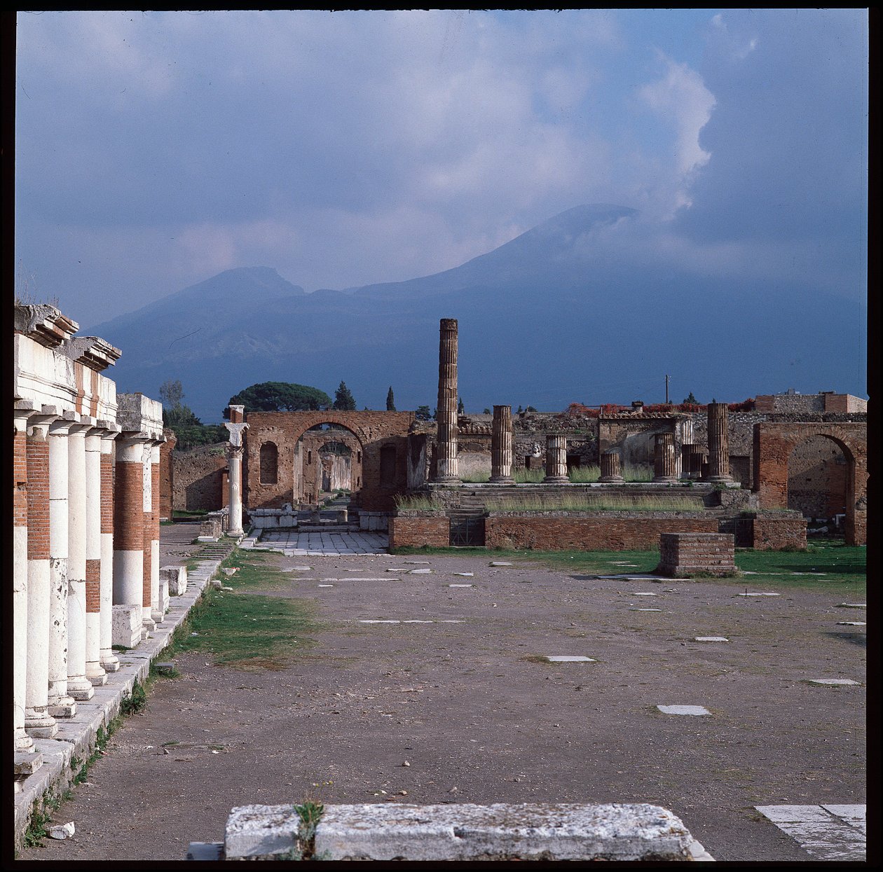 Art romain : vue du forum, site archéologique de Pompéi (1er siècle av. J.-C. - 1er siècle après J.-C.) Italie - Roman Roman