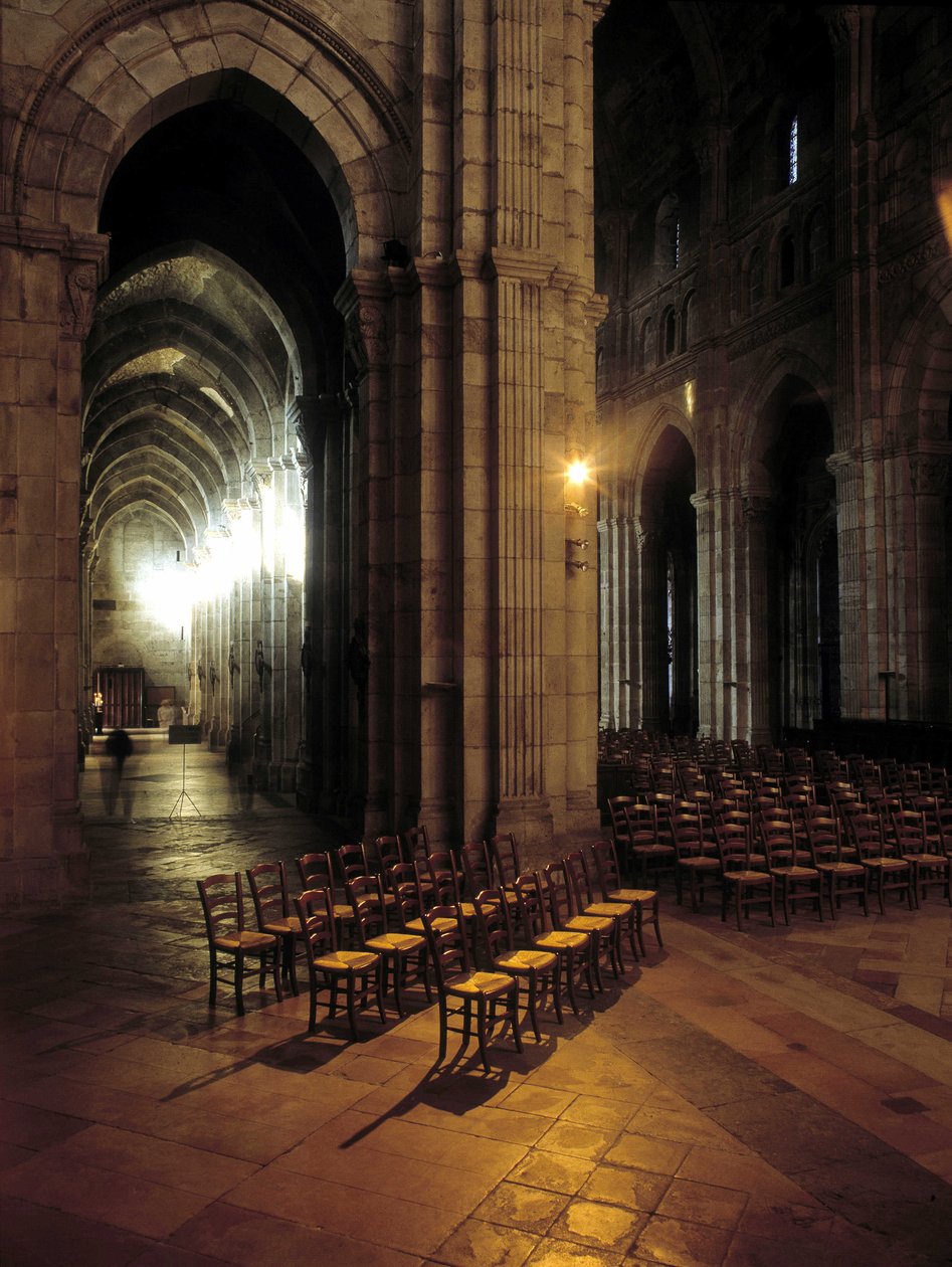 Intérieur de la cathédrale Saint-Lazare d