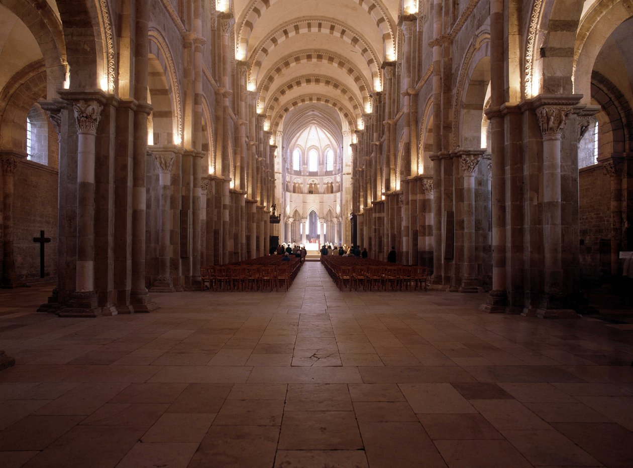 Intérieur de la Cathédrale de Vézelay : La nef - Romanesque