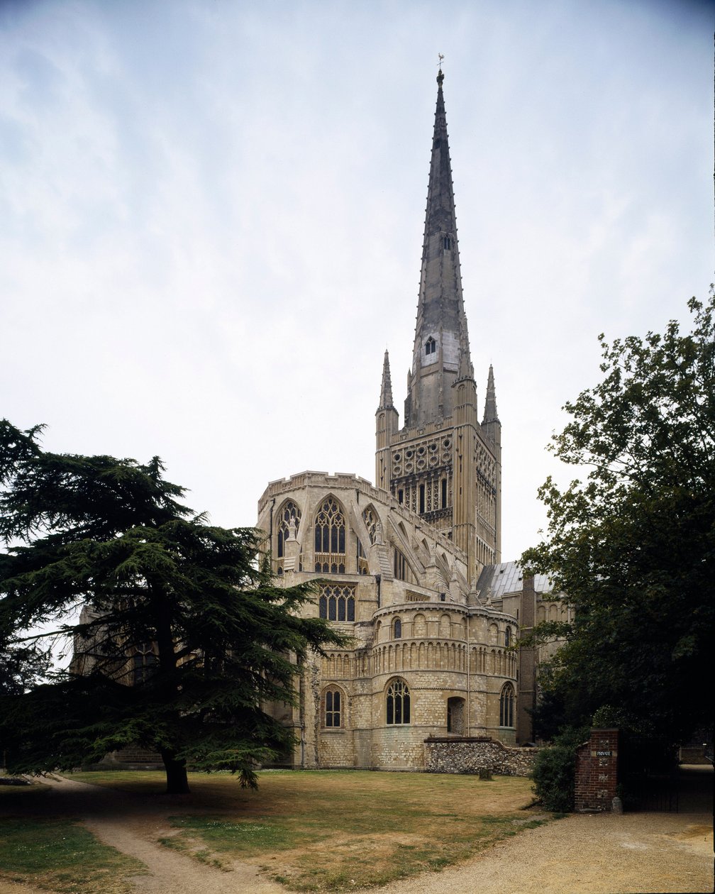 Vue de la cathédrale de la Sainte-Trinité - Romanesque