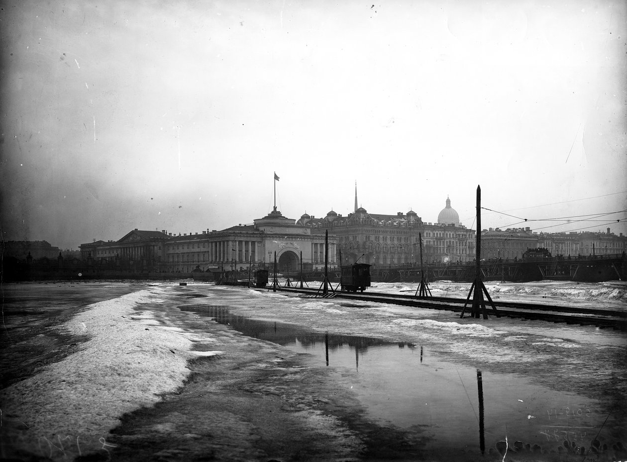 Lignes de tramway électrique posées sur la rivière Neva gelée - Russian Photographer