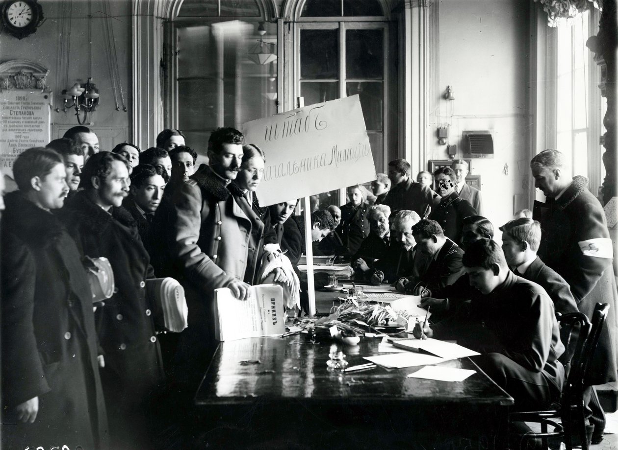 Enrôlement de la milice à la salle du Conseil municipal, Saint-Pétersbourg, mars 1917 - Russian Photographer