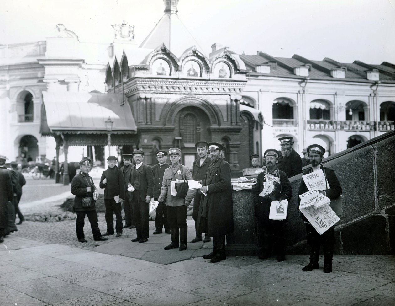Vendeurs de journaux à Saint-Pétersbourg, 1913 - Russian Photographer