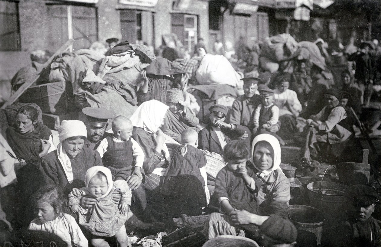 Réfugiés à Saint-Pétersbourg, 1915 - Russian Photographer