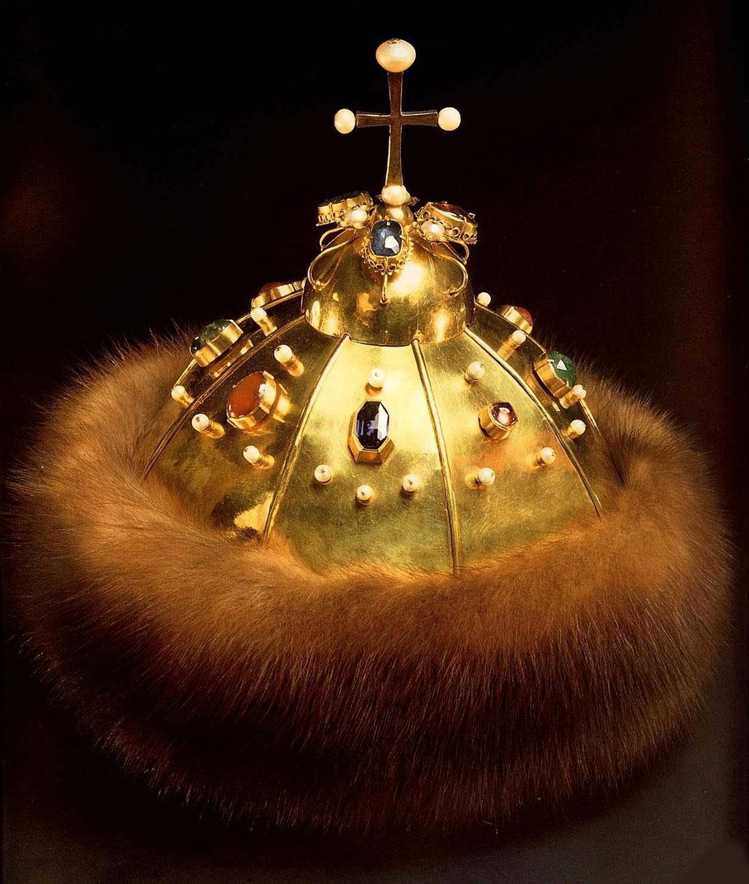 Couronne, ateliers du Kremlin, 1682 (or, zibeline et pierres précieuses) - Russian School