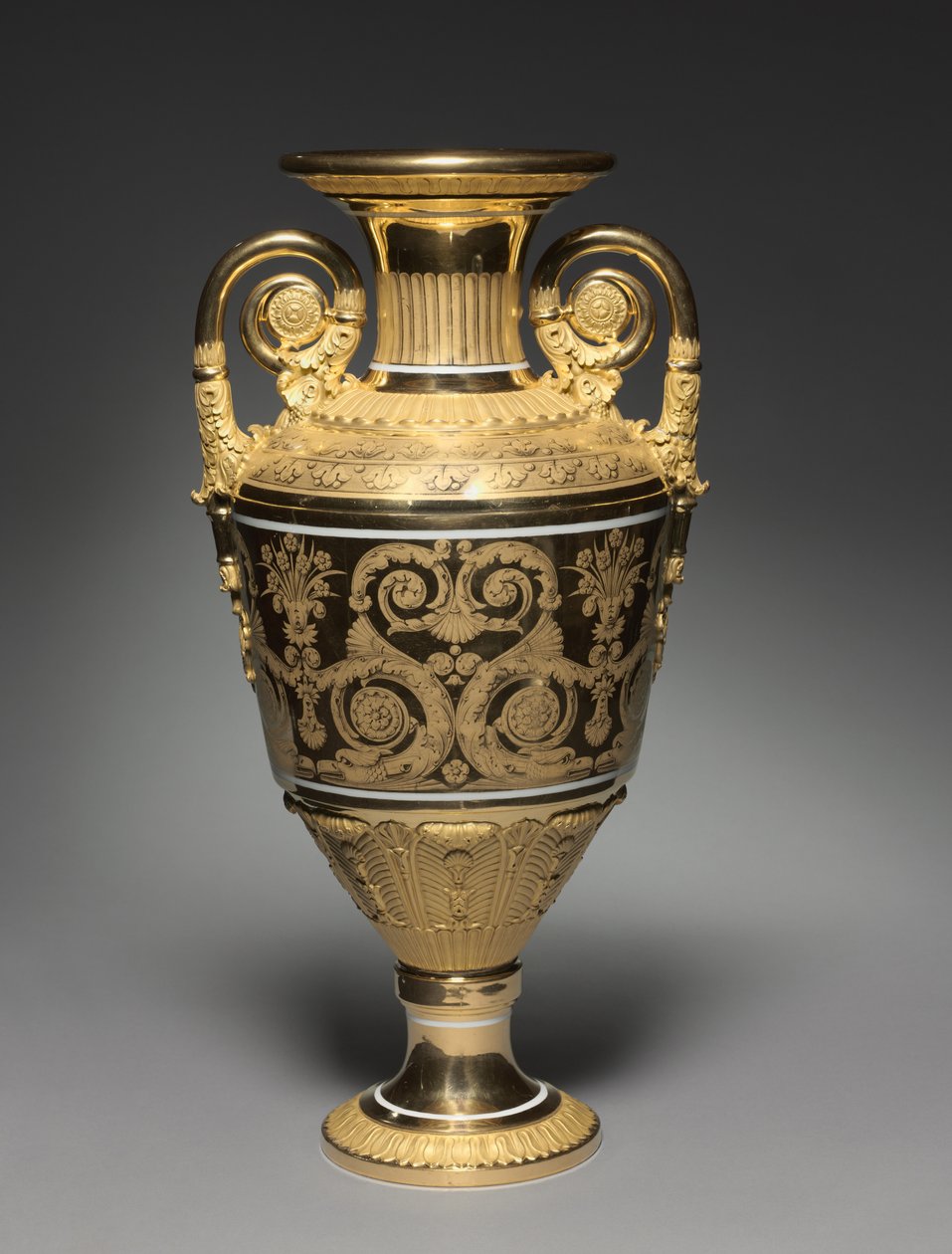 Vase, fabriqué par St. Petersburg Imperial Porcelain Factory, c.1820-30 - Russian School