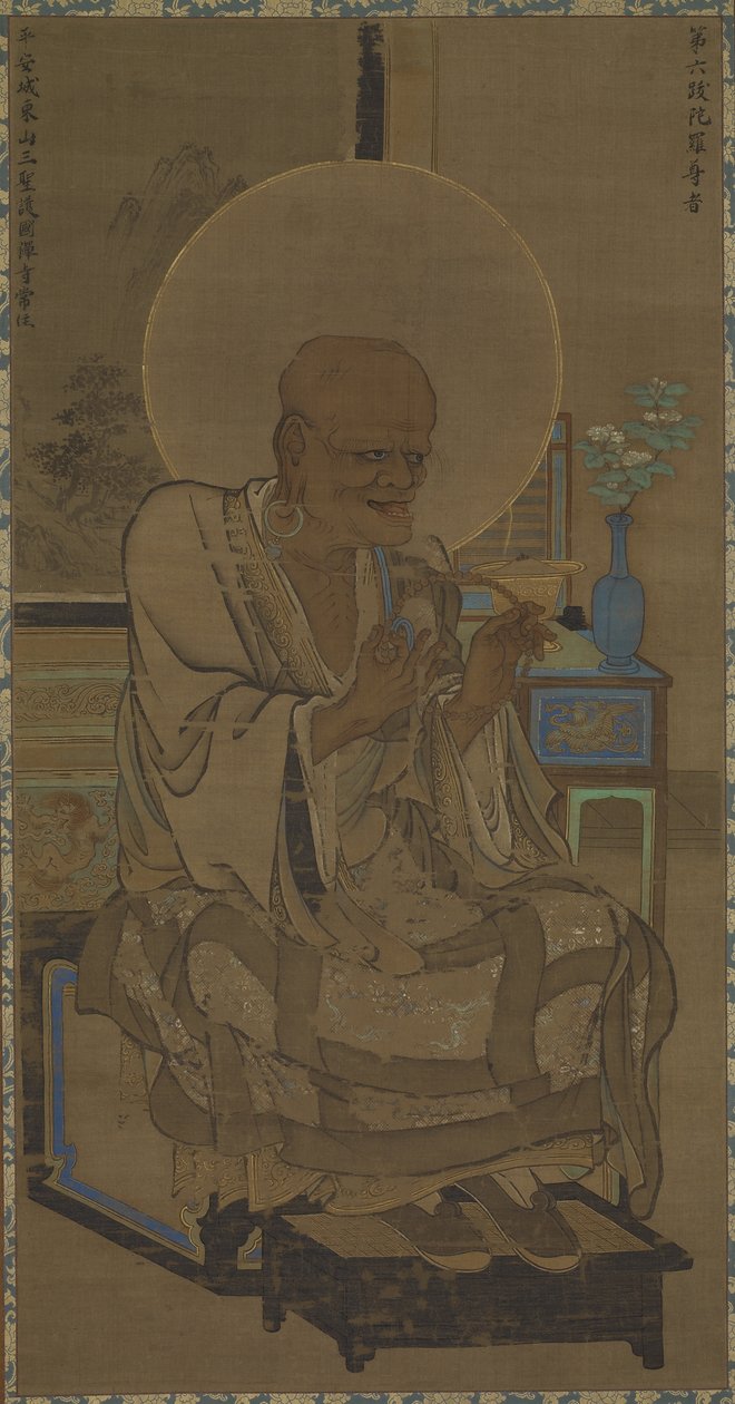 Arhat (Hattara Sonja - Bhadra) assis; une branche fleurie dans un vase sur la table, période Nanbokucho, milieu du 14ème siècle - Ryozen