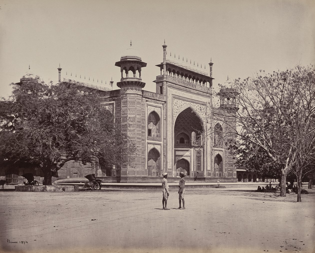 Agra. La porte des jardins entourant le Taj Mahal - Samuel Bourne