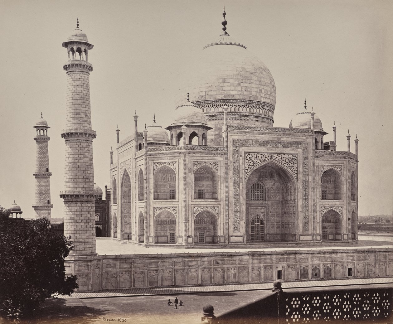 Agra. Vue du Taj depuis un angle du quadrilatère - Samuel Bourne