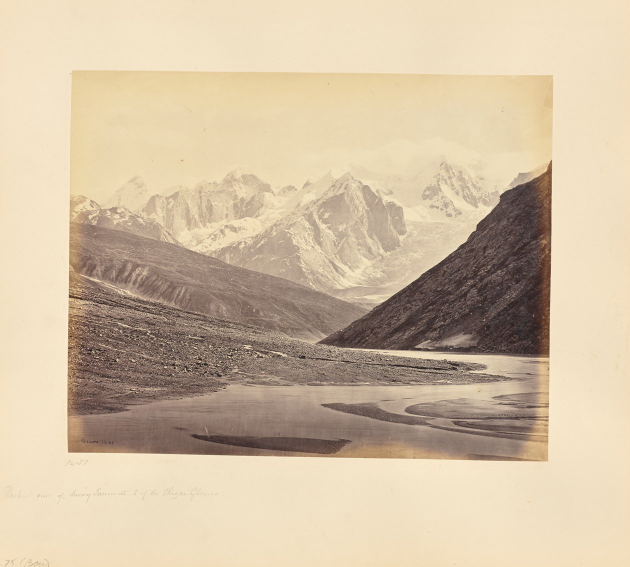 Vue lointaine des sommets enneigés au sud du glacier Shigri - Samuel Bourne