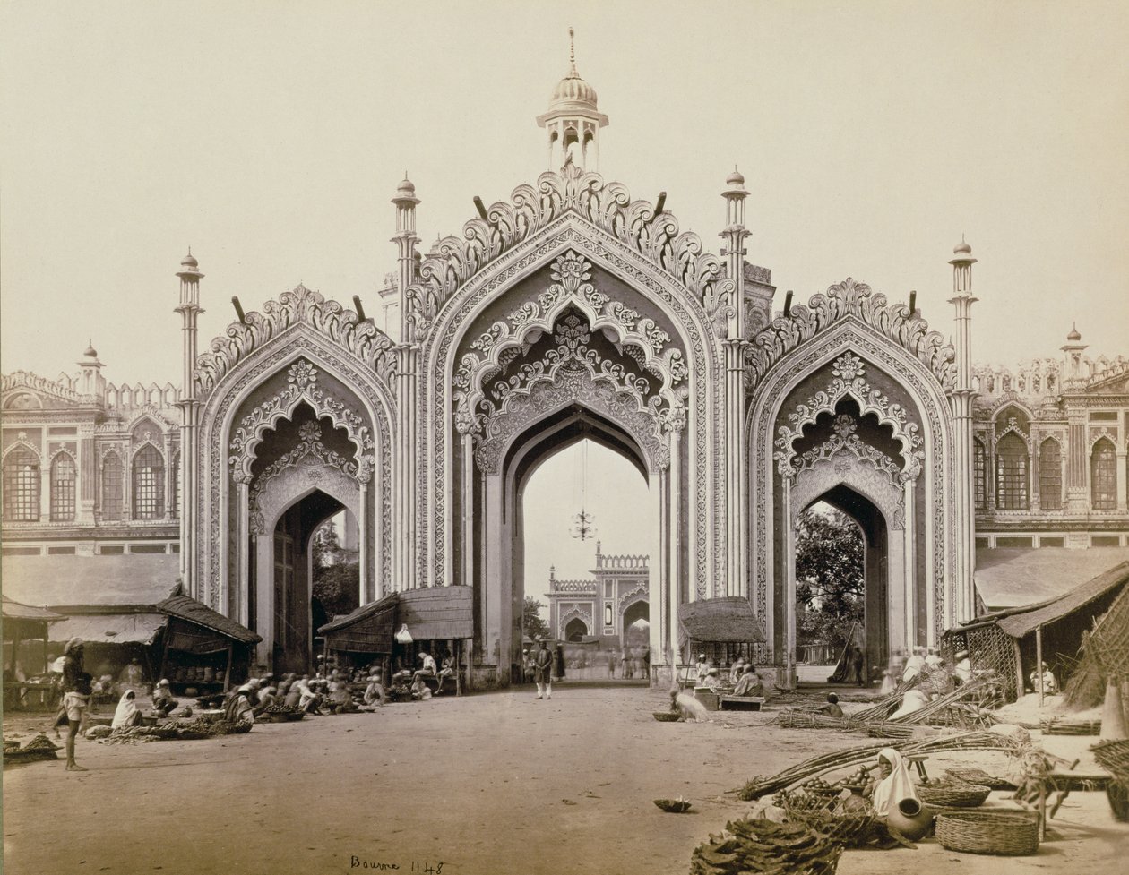 Porte du bazar Hoospinbad - Samuel Bourne