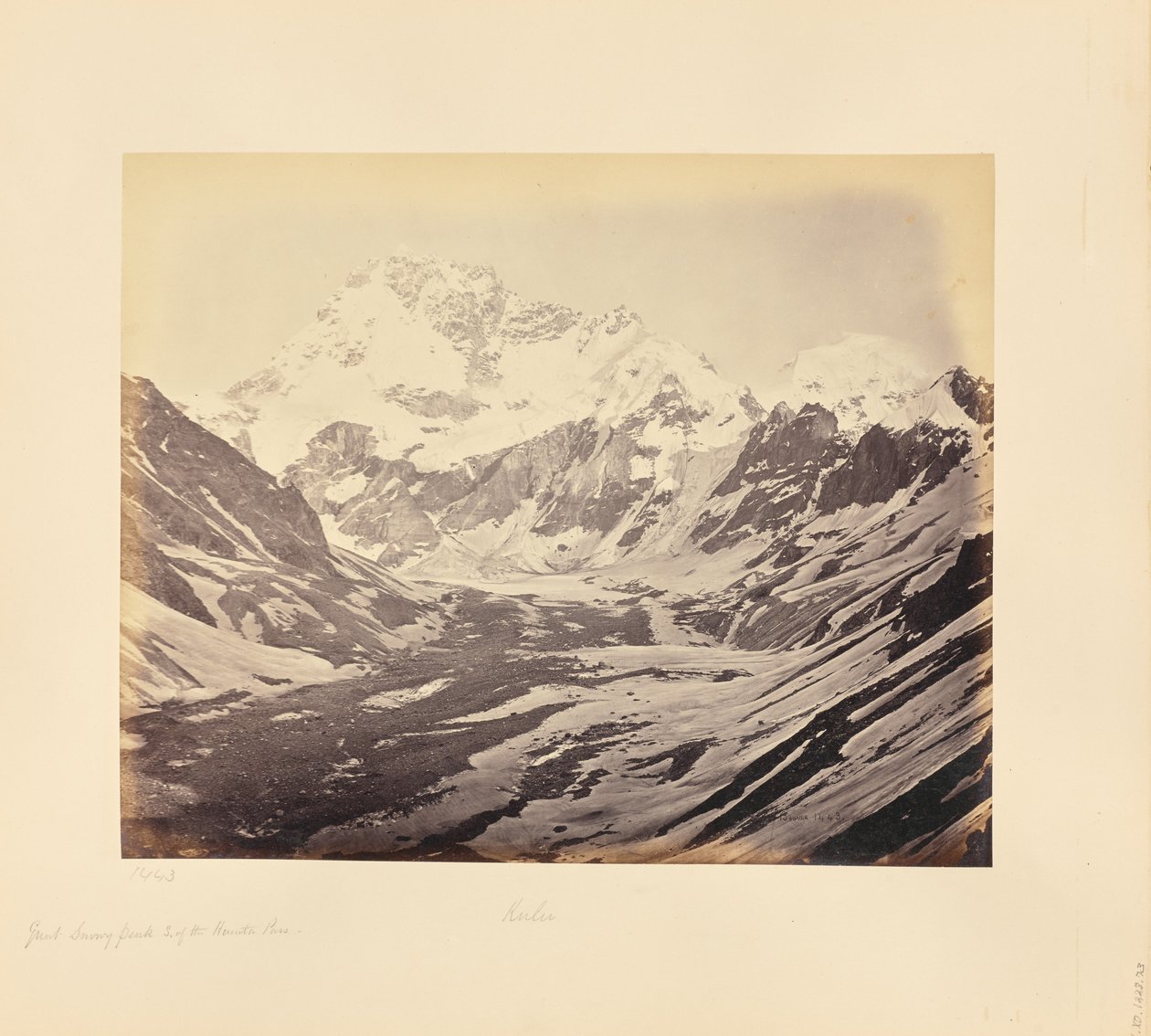 Grand sommet enneigé, au sud du col de Hampta - Samuel Bourne