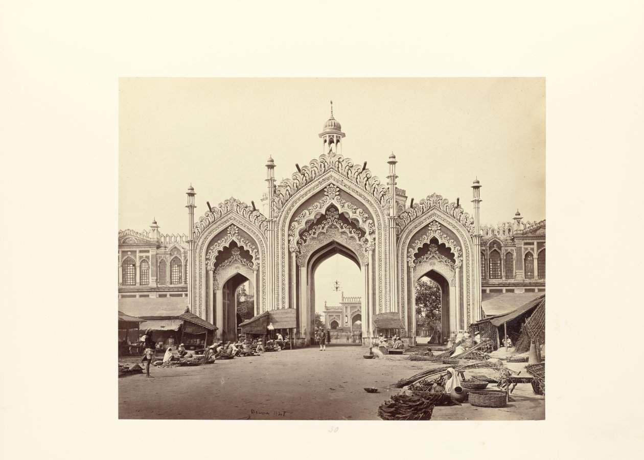 Lucknow ; la porte du bazar de Hooseinabad - Samuel Bourne