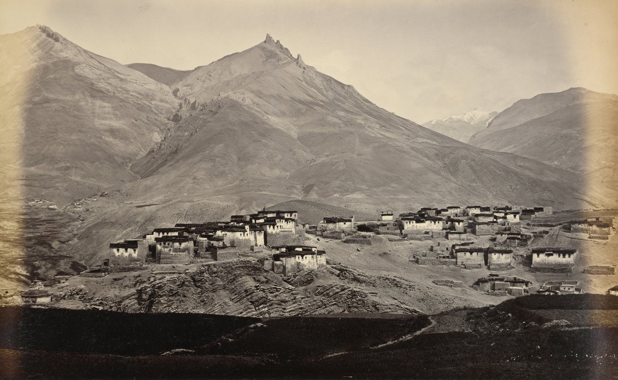 Village de Kibber, Spiti, avec Chikkim au loin - Samuel Bourne