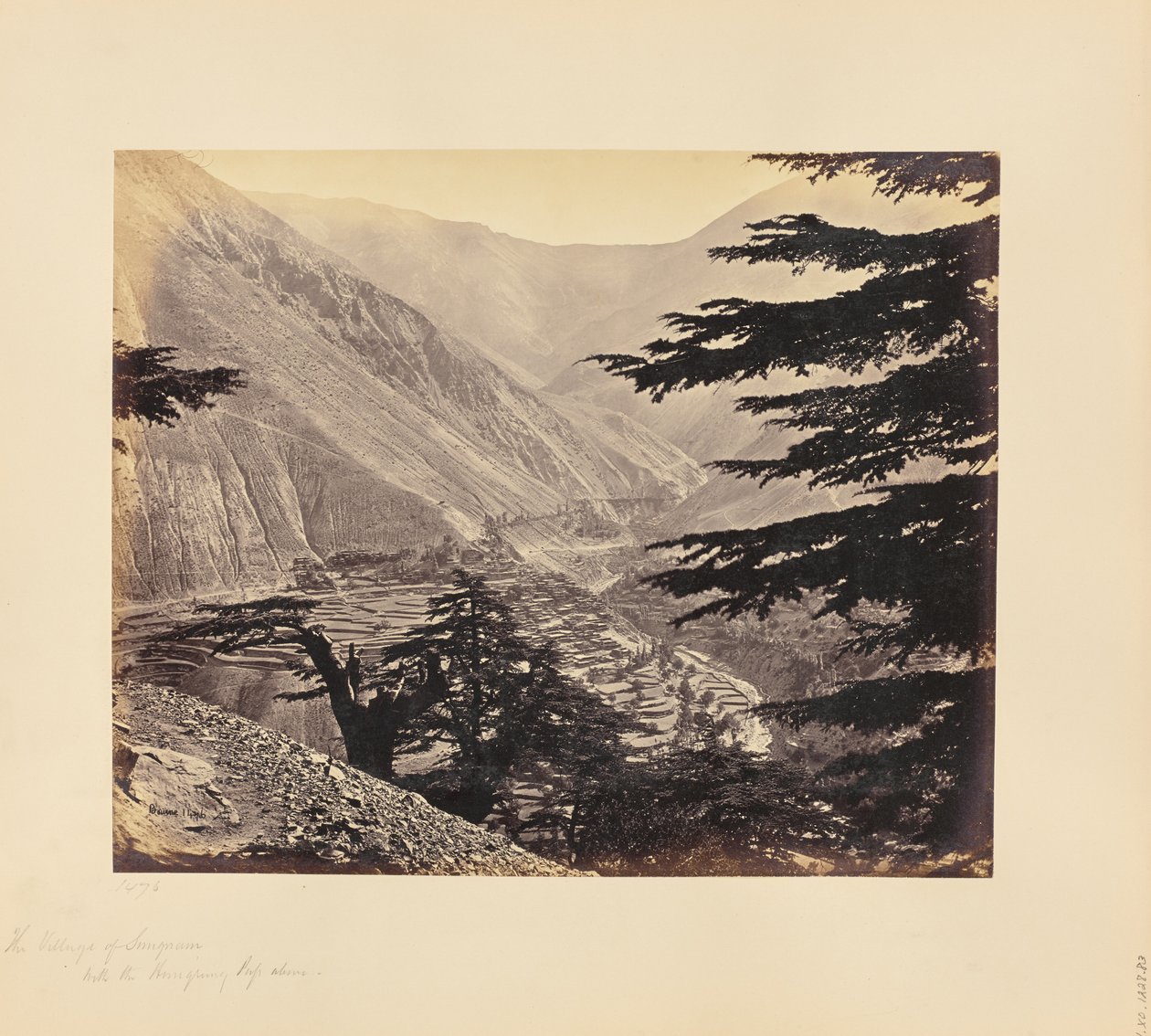 Le village de Sungnam avec le col de Hungrung, une autre vue - Samuel Bourne