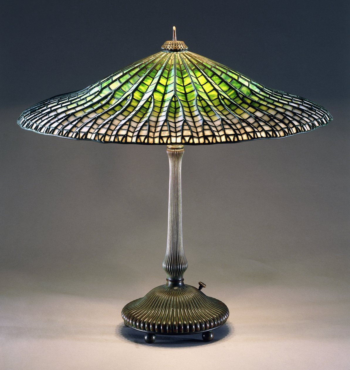 Lampe de table en verre plombé et bronze 