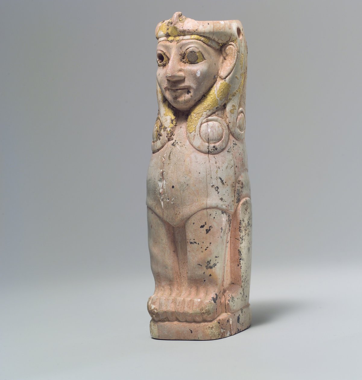 Support de meuble : sphinx femelle avec boucles de style Hathor, c.18e siècle av. J.-C. (ivoire d