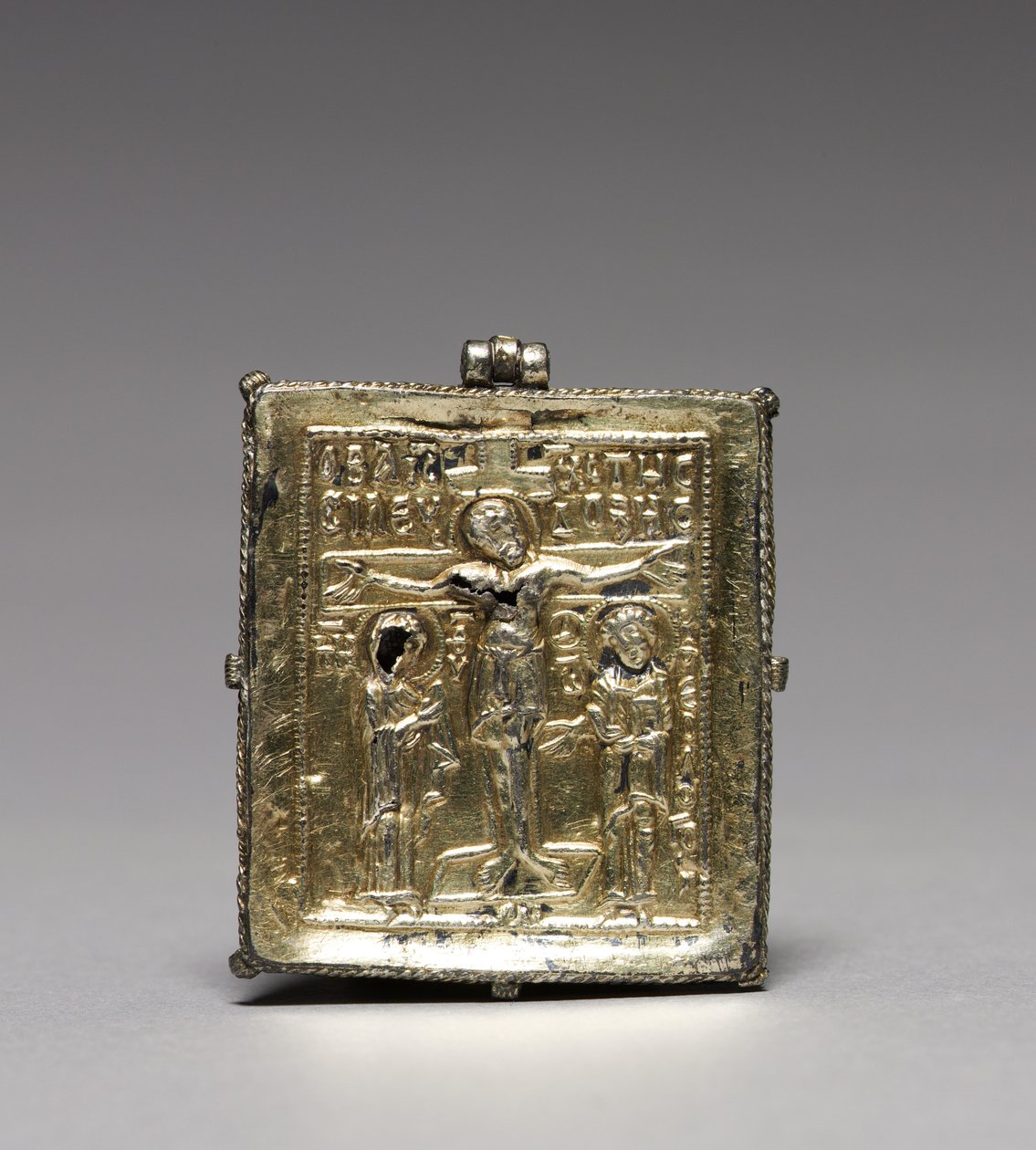Enkolpion avec la Crucifixion (recto) et Saints Théodore et Georges (verso) - School Byzantine