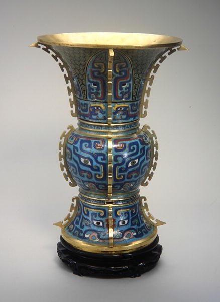 Vase en forme de Zun et support (émail cloisonné et zitan) - School Chinese