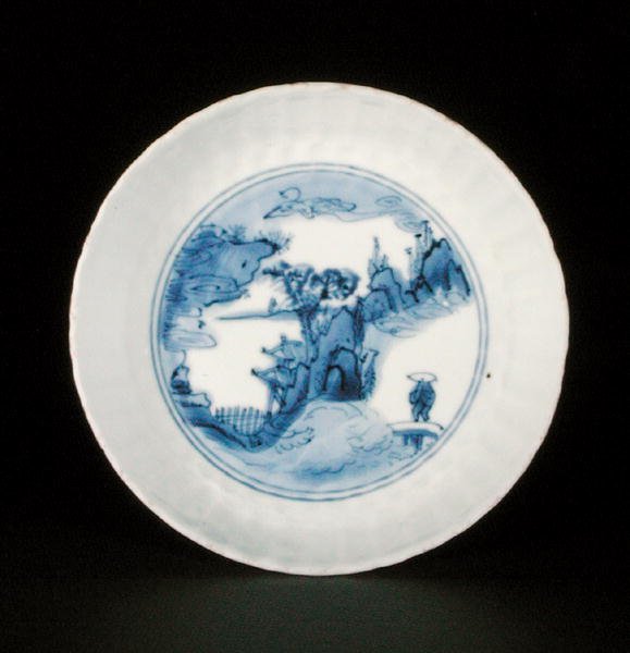 Soucoupe kraak bleue et blanche peinte avec une figure dans un paysage, marque Egret, Wanli ou Tianqi - School Chinese