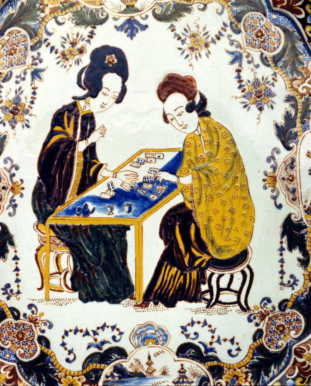 Deux femmes jouant aux dames. Chine 18e siècle. Céramique. Milan - School Chinese
