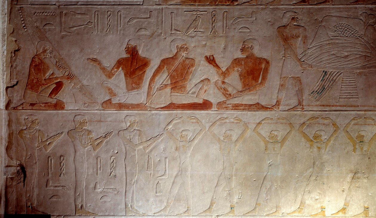 Égypte ancienne : bas-relief en calcaire représentant des musiciens de la chapelle de Mastaba à Akhethetep, vers 2300 av. J.-C. 5e dynastie. Ancien empire. De Saqqara (Sakkara). Paris, Musée du Louvre - School Egyptian