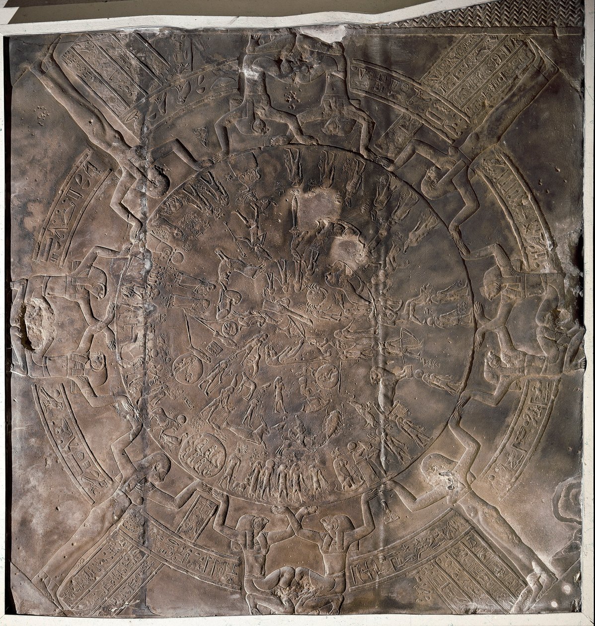 Antiquité égyptienne : Le Zodiaque. Bas-relief du plafond de la chapelle est d