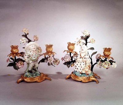 Paire de figures de Mennecy en ormolu montées d