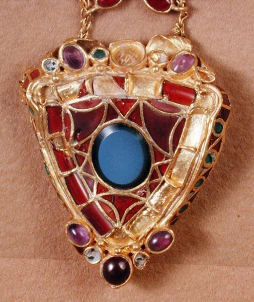 Broche sertie de grenats indiens et d