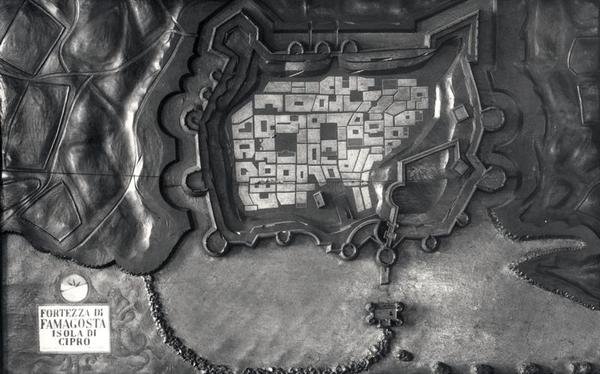 Carte en relief de la forteresse de Famagosta sur l