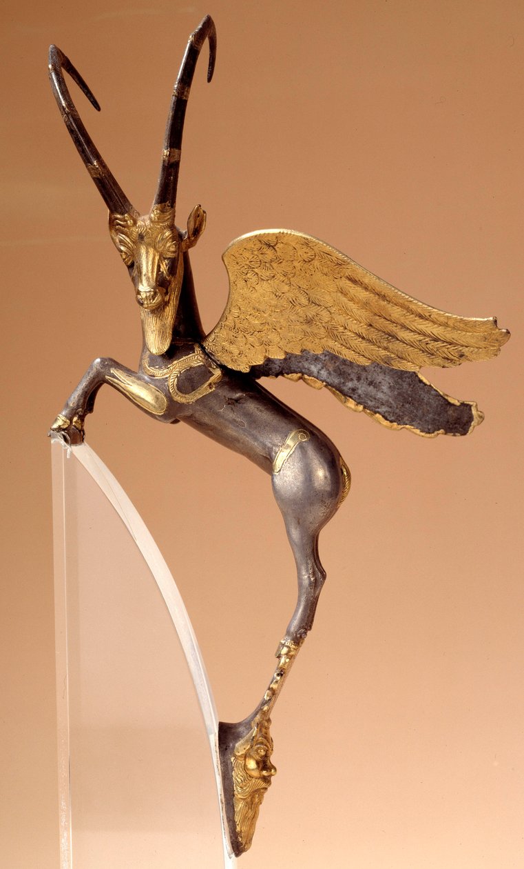 Poignée cérémonielle : bouquetin ailé en argent, incrusté, or. Période perse achéménide (6e-4e siècle av. J.-C.), provenant d
