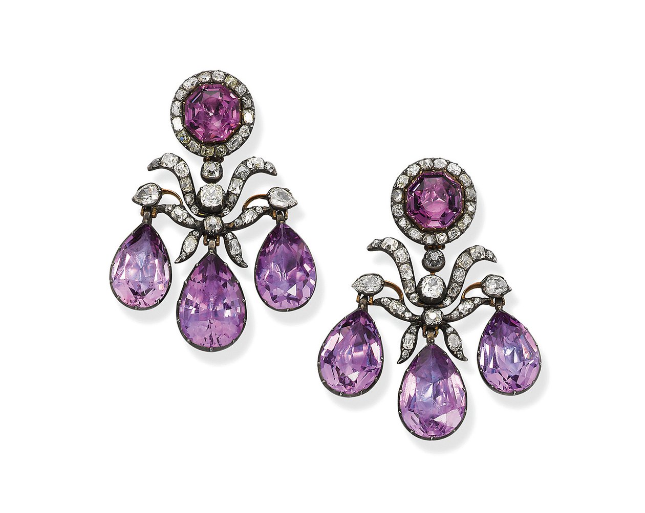 Paire historique de pendants d