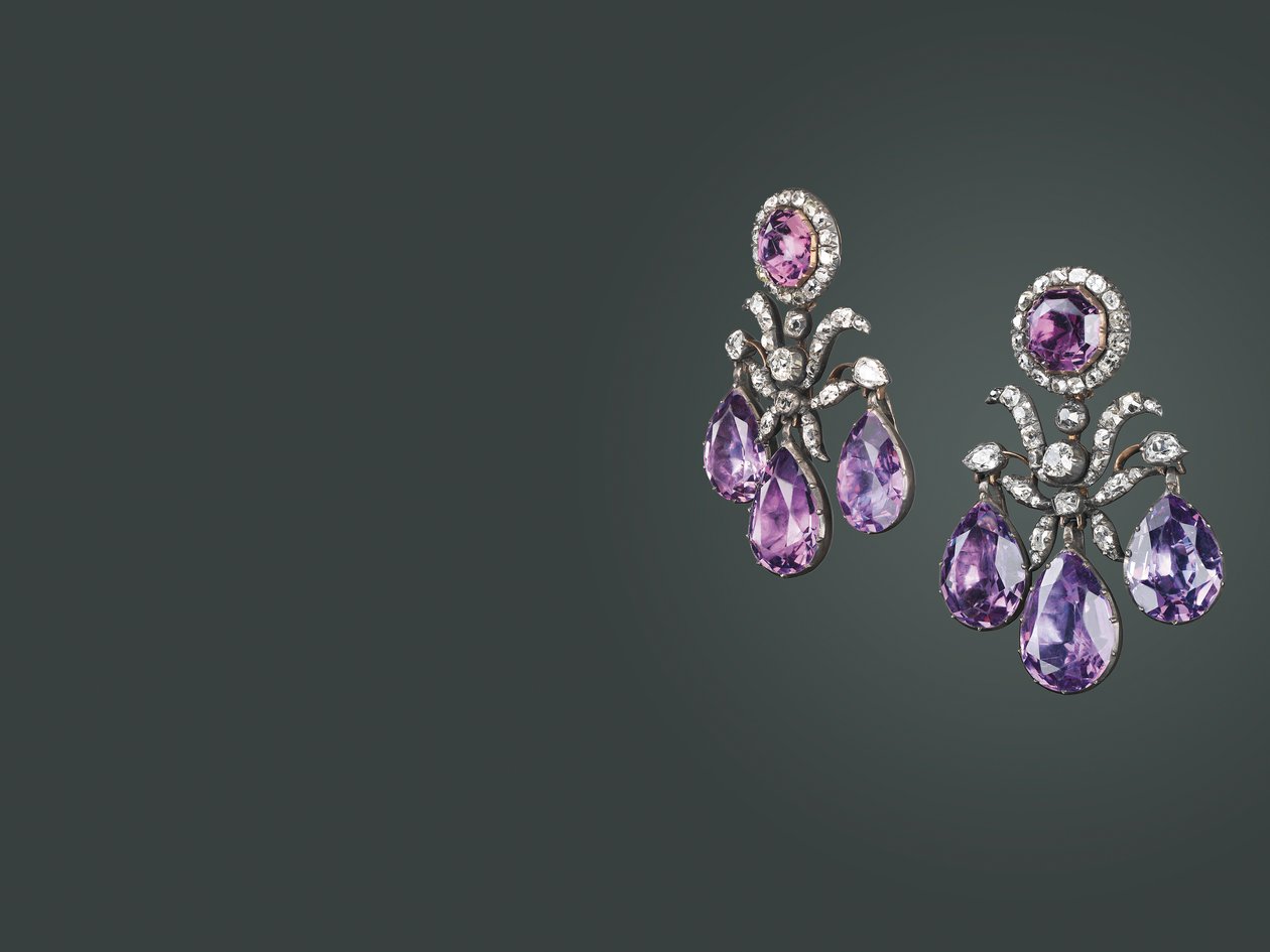 Paire historique de pendants d