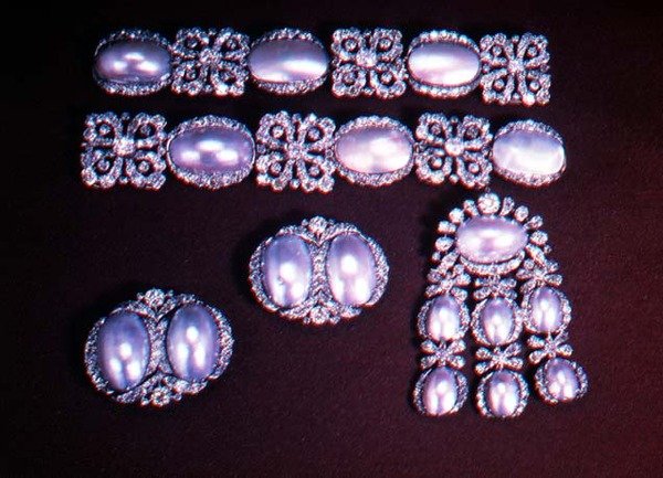 Ensemble de bijoux, broche, clips d