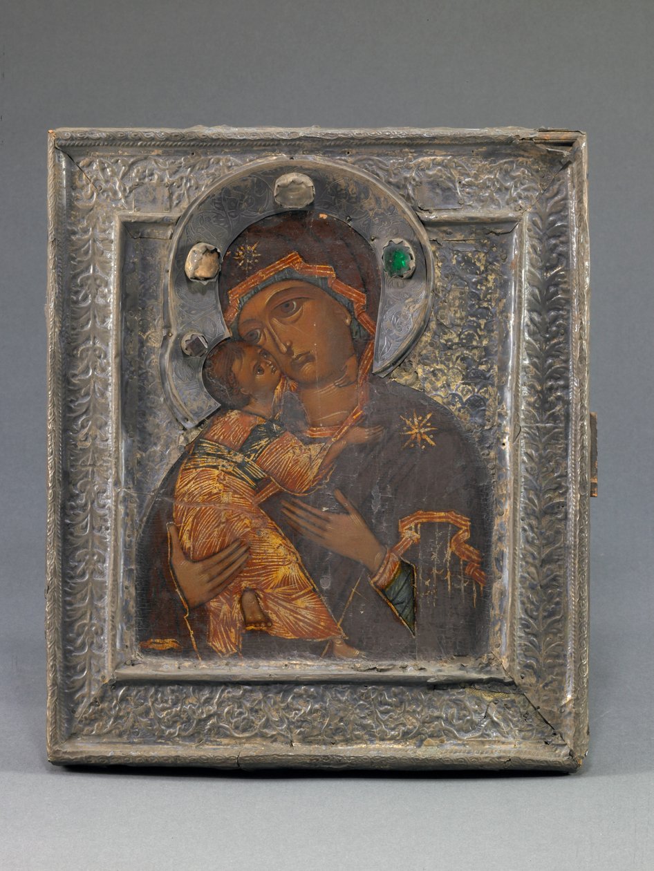 Icône de Vladimir Mère de Dieu, icône avec revêtement, milieu du 17e siècle, bordure fin du 17e siècle, auréole 18e siècle (argent, alliage métallique, pierres de verre et détrempe sur bois) - School Russian