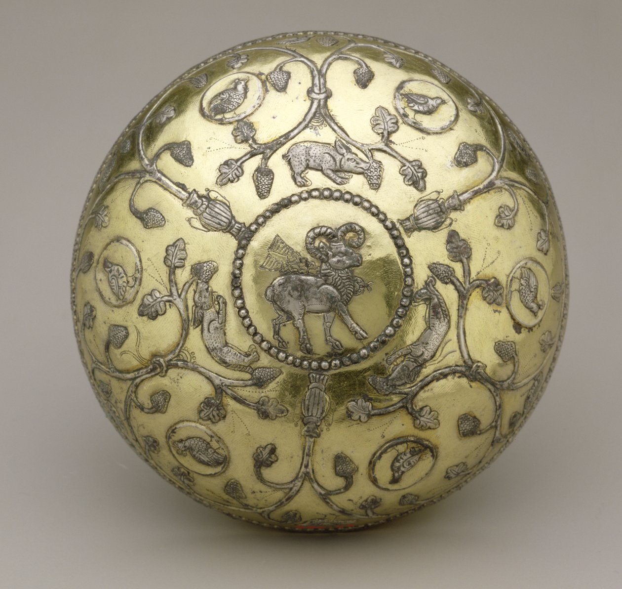 Bol, 6e-7e siècle après J.-C. (argent doré et sculpté) - School Sasanian